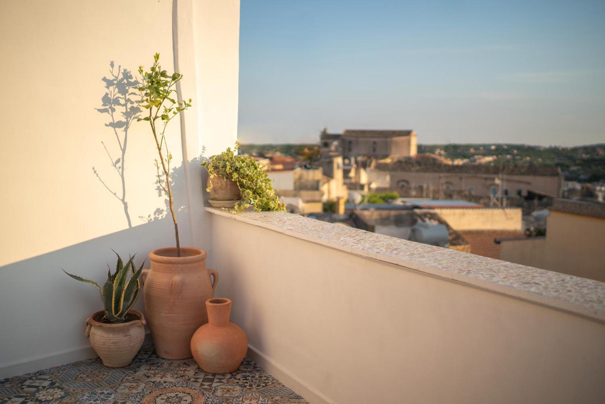 Vico Larzio 6 "Terrazza Sul Vico" Apartment Noto Exterior photo